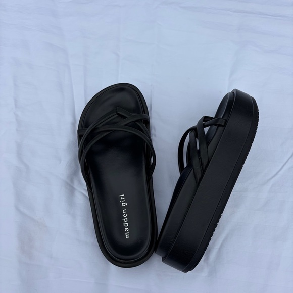 Madden Girl Fowler Black Strappy Platform Sandals size 7 - Picture 2 of 9